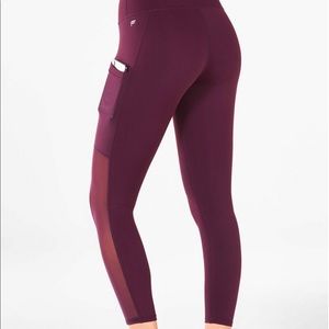 Fabletics Mila Pocket Capri NWT!!